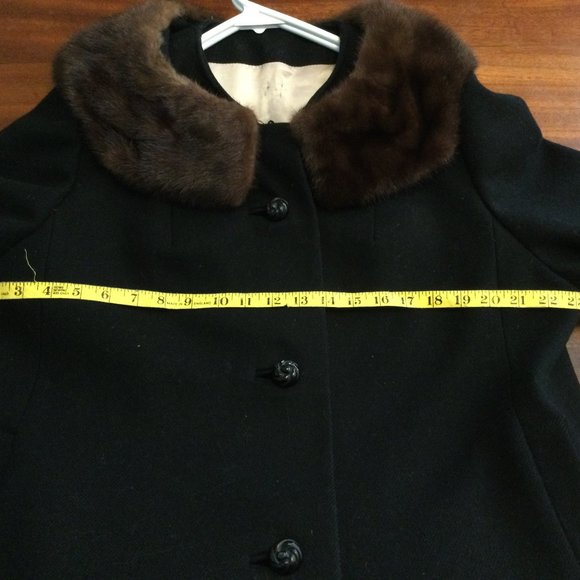 Vintage Winter Coat w/ Fur Collar - Picture 8 of 9